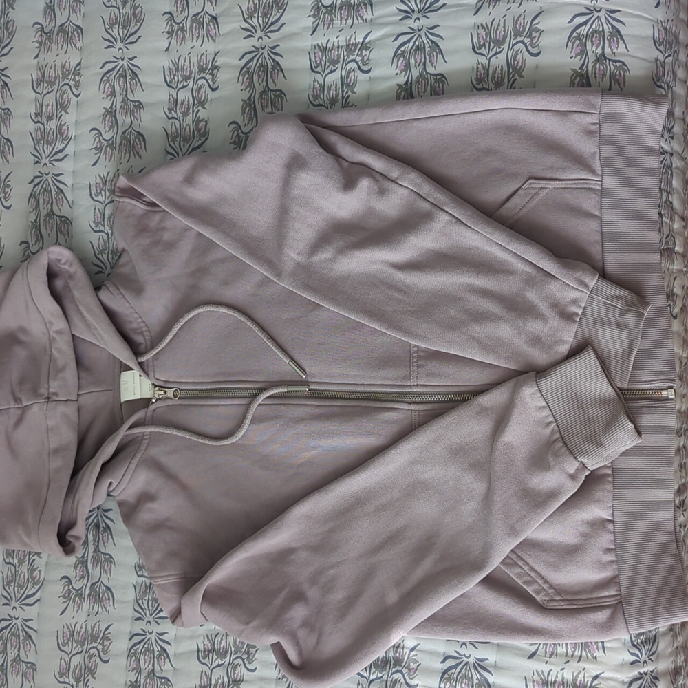 H&M lt gray zipped hooded sweatshirt with pockets